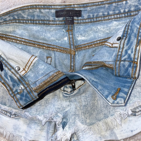 Kendall & Kylie HR zip up mini denim shorts - Picture 4 of 7